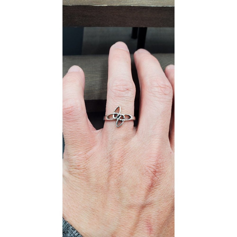 Size 6.75 Sterling Silver Cool Knot Pattern Band Ring